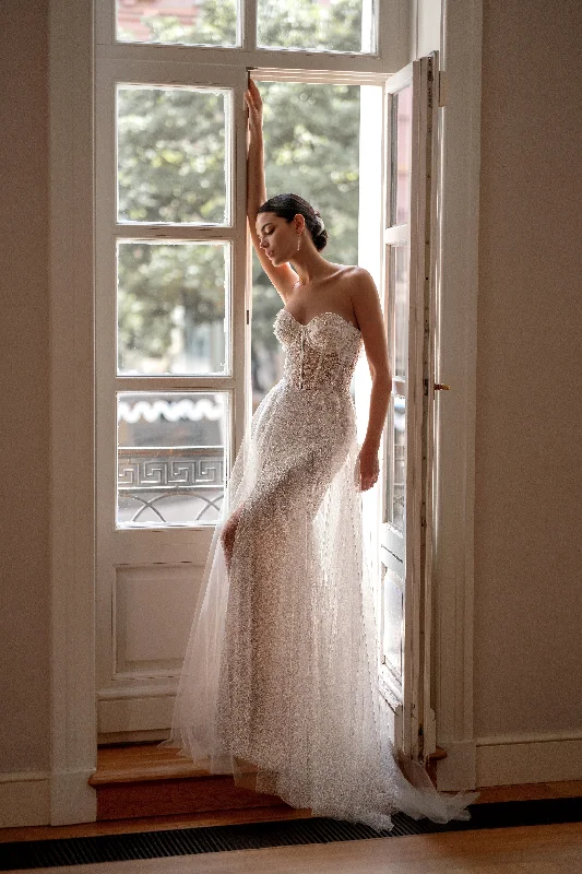 Massive Price Cuts!Sweetheart Mermaid Wedding Dress with High Slit and Removable Cape