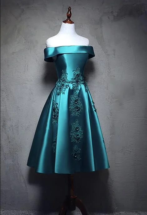 Huge Savings – Act Now!Green Knee Length Lace-up Off Shoulder homecoming Party Dress with Lace Applique cg1857