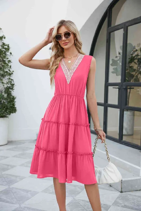 One Click Away from Big Savings!Contrast V-Neck Sleeveless Tiered Dress