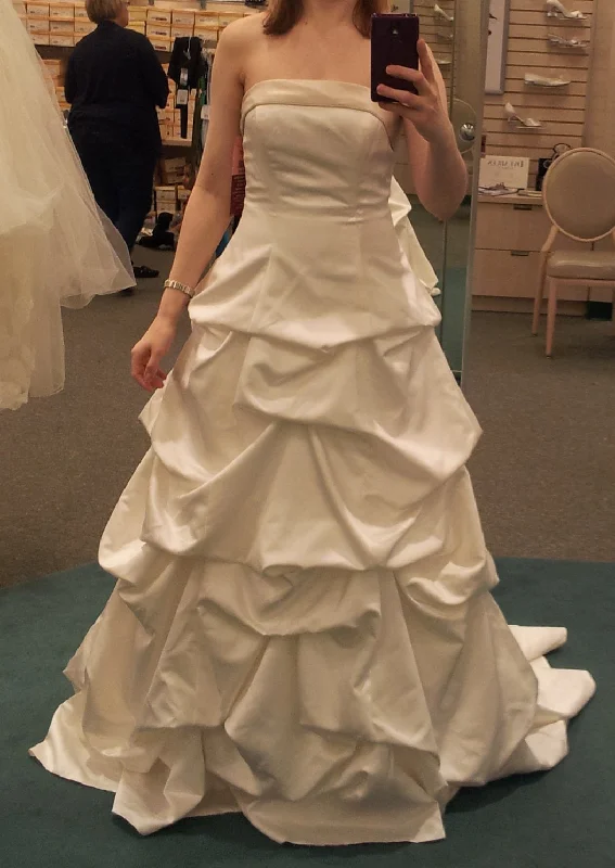 Must-Have Deals Inside!David's Bridal David's Bridal Satin Pick-up Size 4