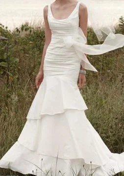 Limited-Time Price Drop!David's Bridal  Taffeta Scoop Neck Ruched Bridal Gown with Tierin