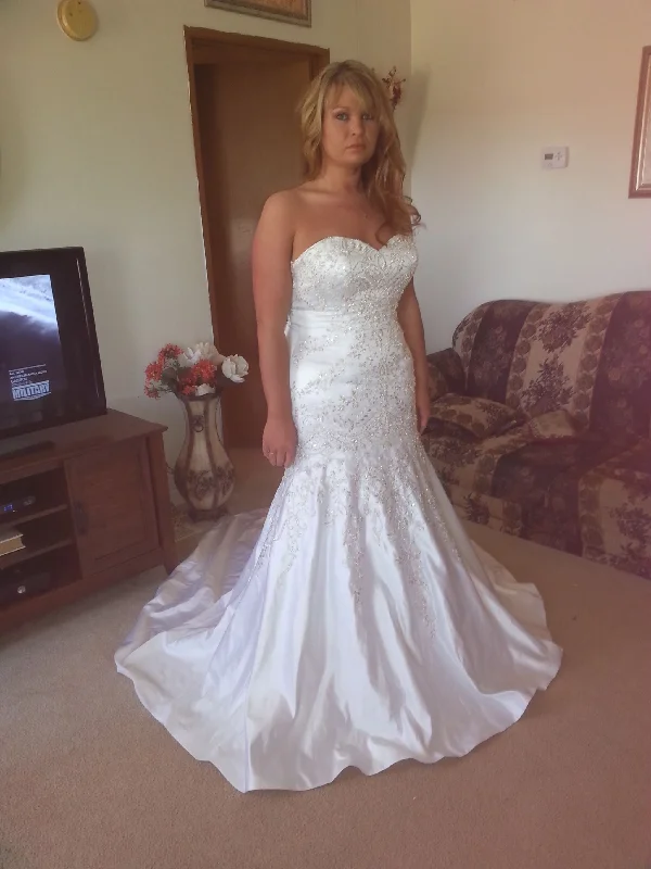 Limited Time Offer!Mori Lee Mori Lee 2512 Size 16