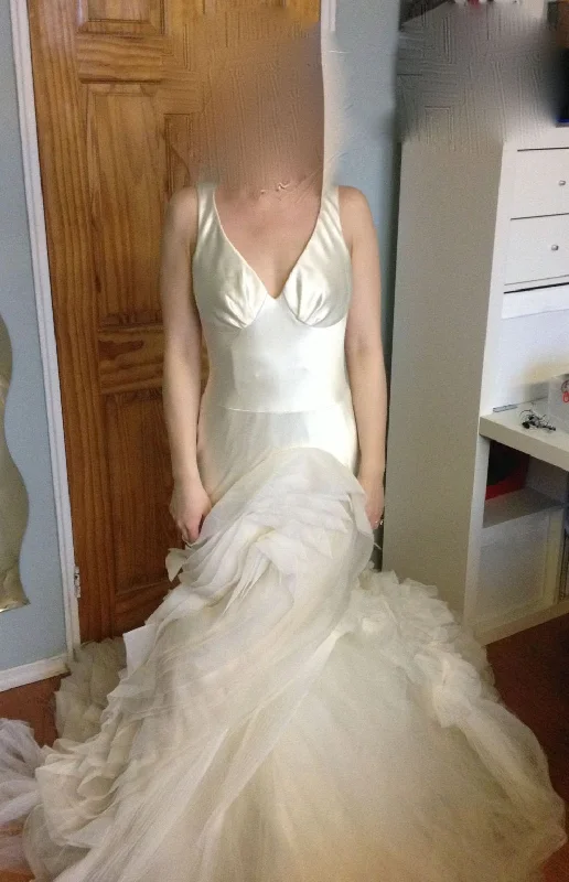 Shop Early, Save Big!Vera Wang Vera Wang Janice Size 8